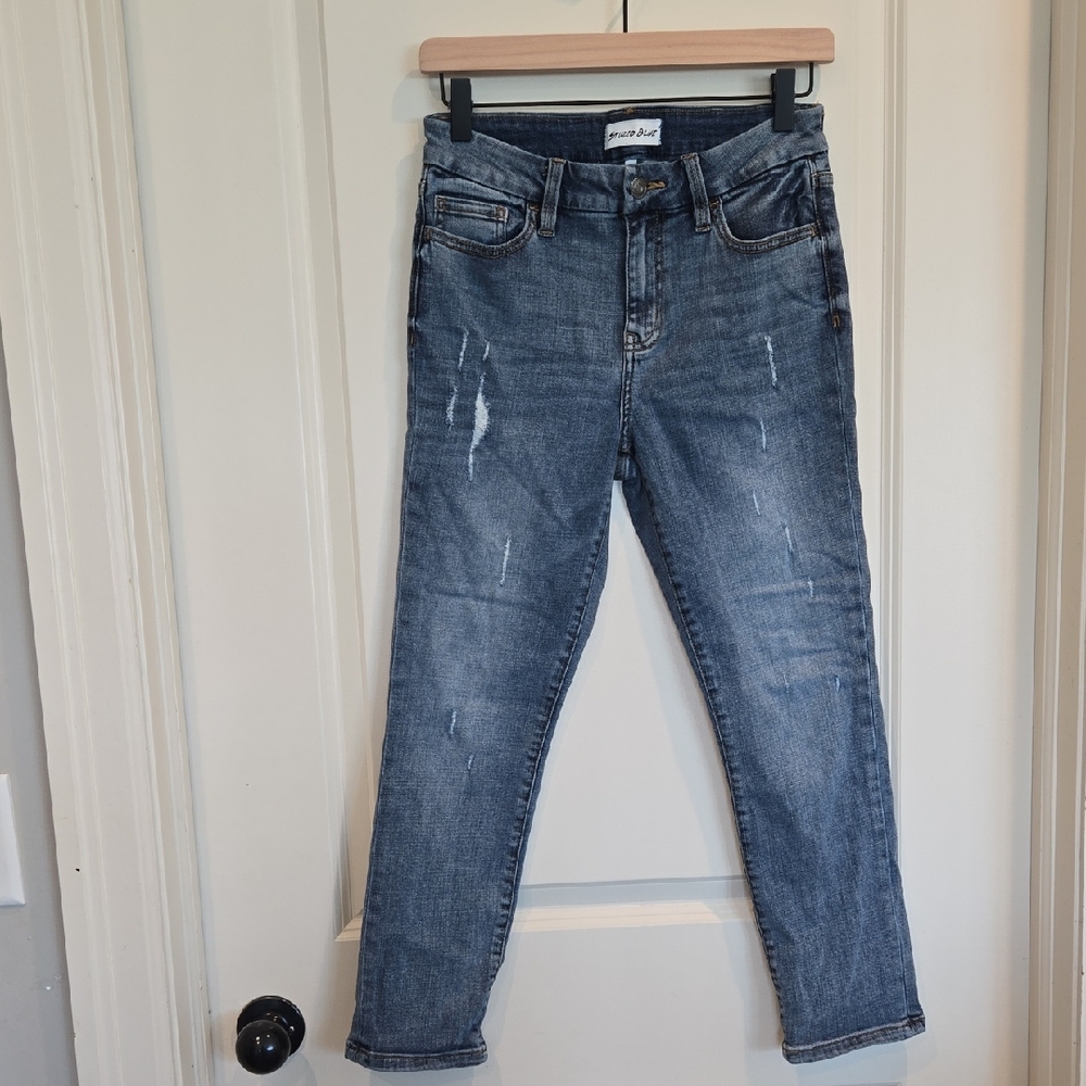 Women’s Cropped Distressed Jeans - Blue